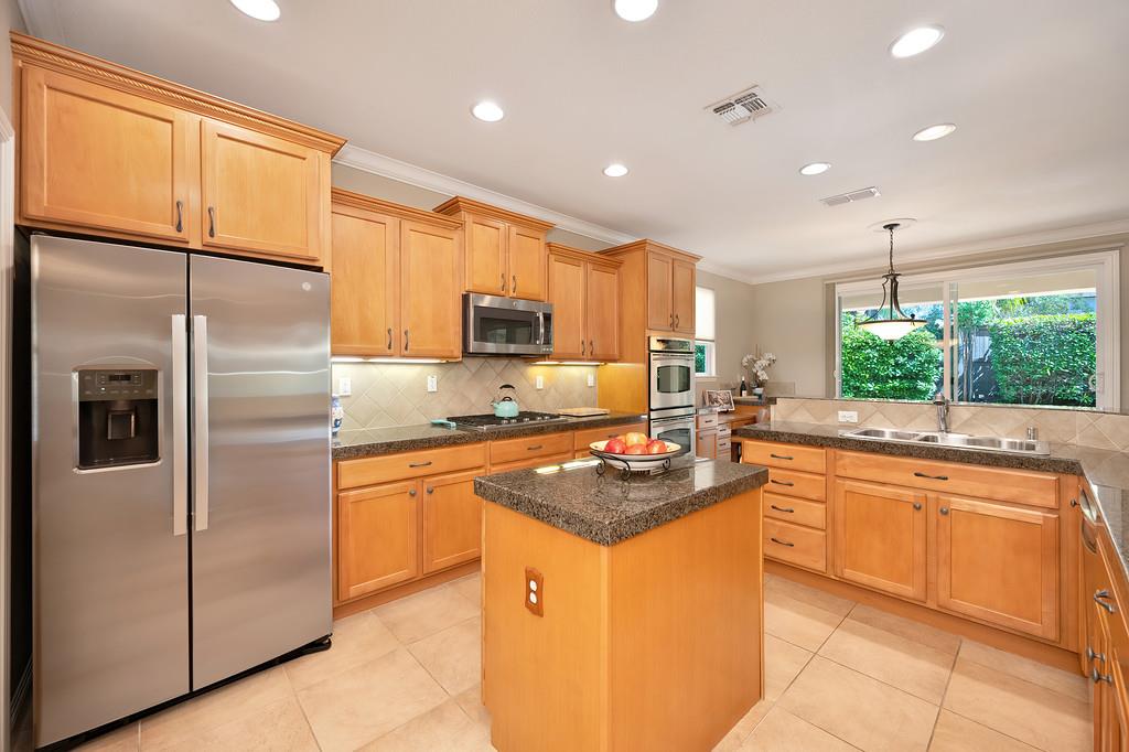 Detail Gallery Image 13 of 99 For 5730 Palmera Ln, Sacramento,  CA 95835 - 2 Beds | 2 Baths