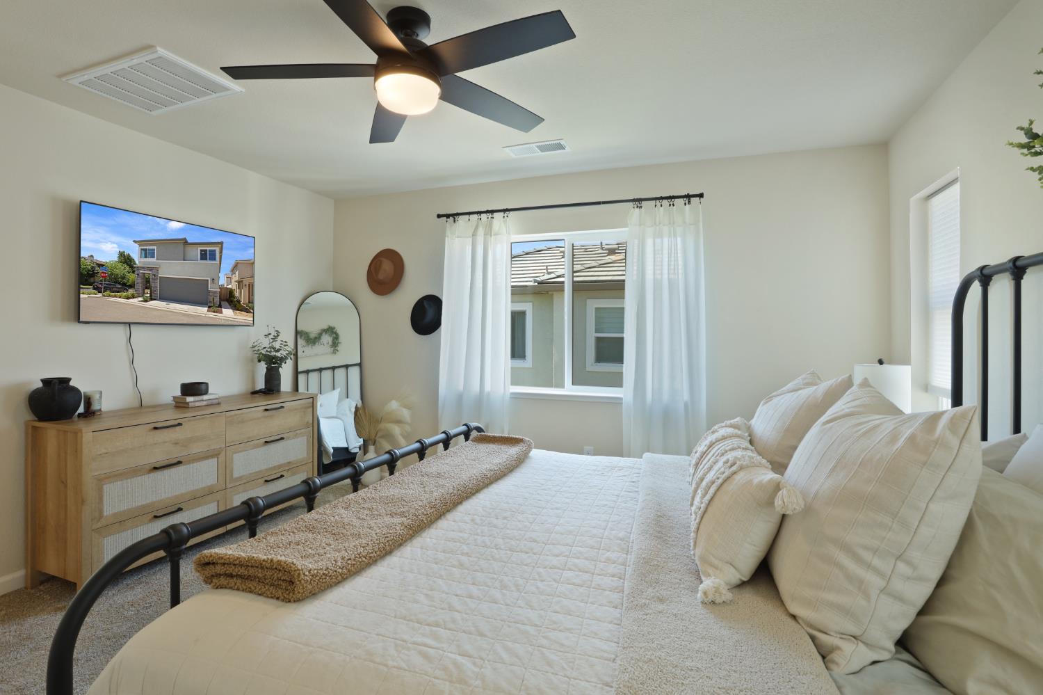 Detail Gallery Image 28 of 38 For 3921 Dedication Dr, Turlock,  CA 95382 - 3 Beds | 2/1 Baths
