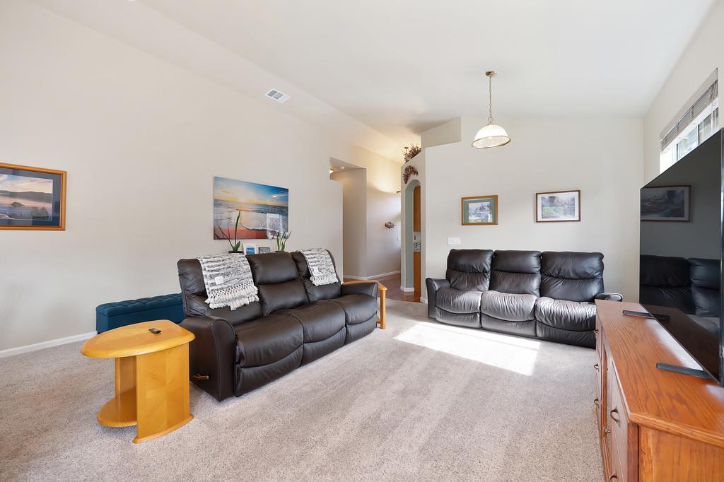 Detail Gallery Image 11 of 46 For 8958 Augustine Ct, Orangevale,  CA 95662 - 3 Beds | 2 Baths