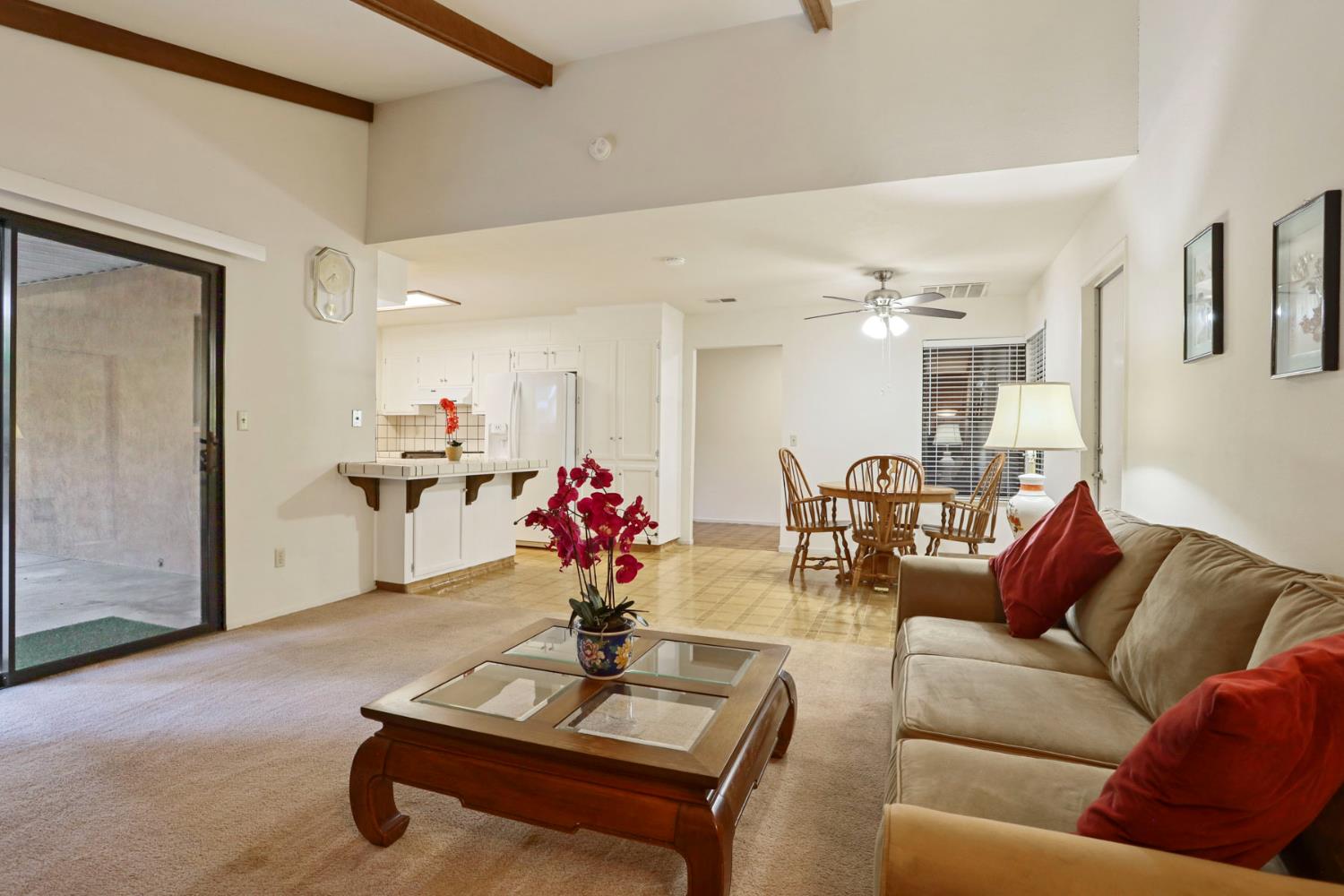Detail Gallery Image 4 of 19 For 4657 Winding River Cir, Stockton,  CA 95219 - 3 Beds | 2 Baths