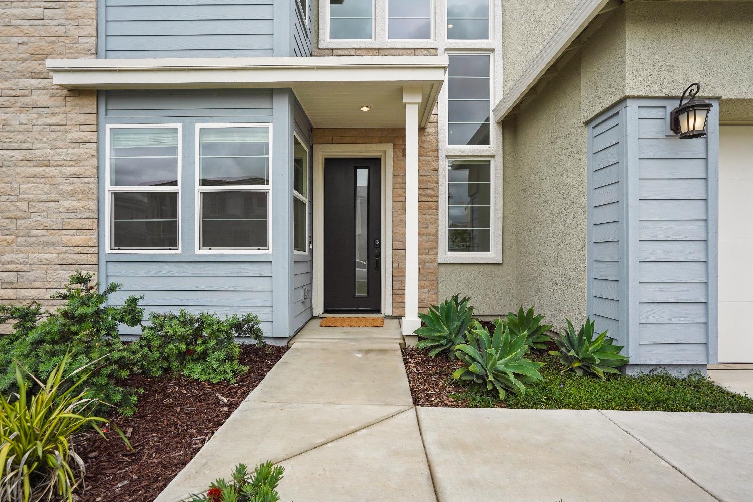 Detail Gallery Image 2 of 71 For 12840 Pier View Way, Rancho Cordova,  CA 95742 - 4 Beds | 3/1 Baths