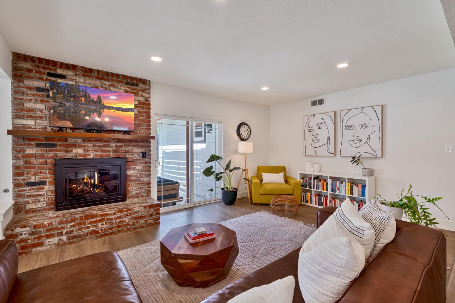 Detail Gallery Image 9 of 46 For 6469 Woodhills Way, Citrus Heights,  CA 95621 - 3 Beds | 2 Baths