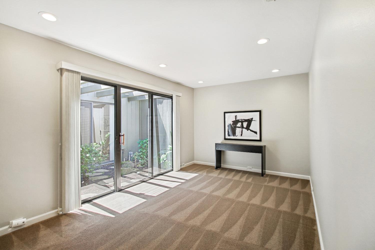 Detail Gallery Image 19 of 59 For 306 East Ranch Rd, Sacramento,  CA 95825 - 2 Beds | 2 Baths
