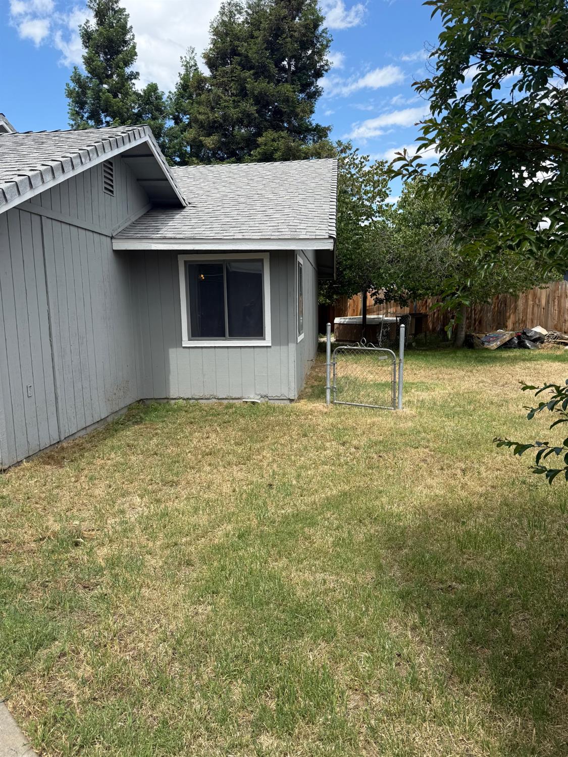 Detail Gallery Image 4 of 7 For 12936 Main St, Waterford,  CA 95386 - 3 Beds | 2 Baths