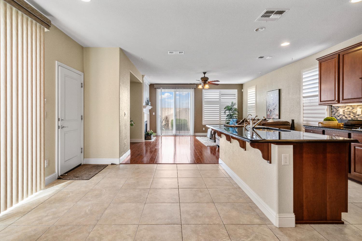 Detail Gallery Image 7 of 31 For 10145 10145 Blue Anchor Lane Ln, Stockton,  CA 95219 - 4 Beds | 2/1 Baths