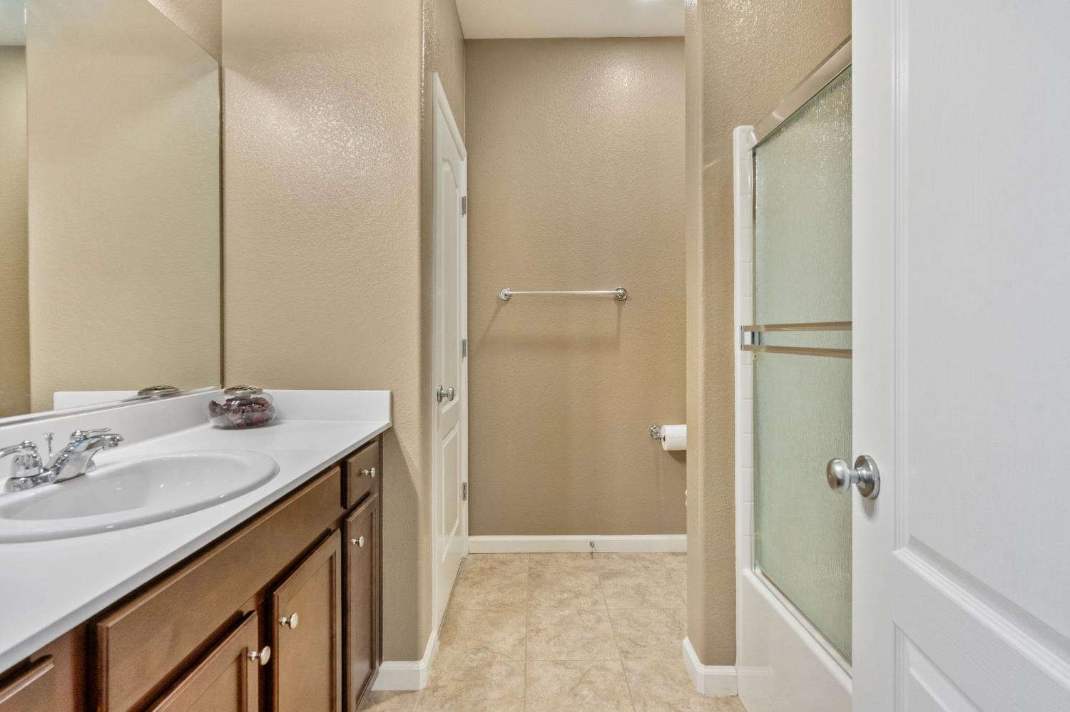Detail Gallery Image 39 of 46 For 2317 Mathar Dr, Manteca,  CA 95337 - 5 Beds | 4/1 Baths