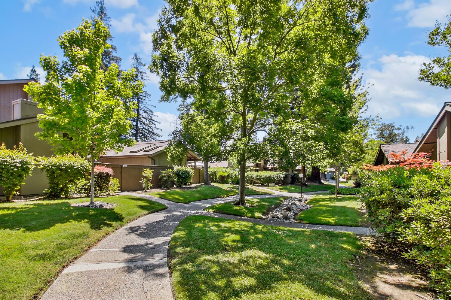 Detail Gallery Image 4 of 59 For 306 East Ranch Rd, Sacramento,  CA 95825 - 2 Beds | 2 Baths