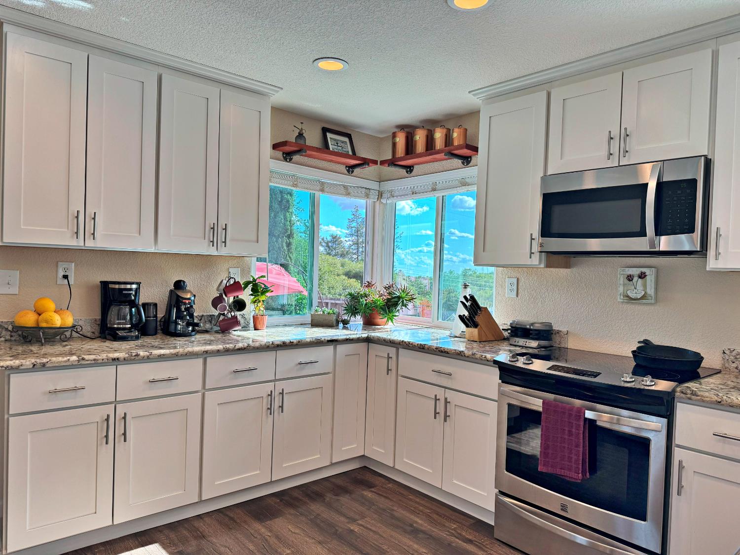Detail Gallery Image 16 of 47 For 3781 Whispering Pines Ln, Shingle Springs,  CA 95682 - 3 Beds | 2 Baths