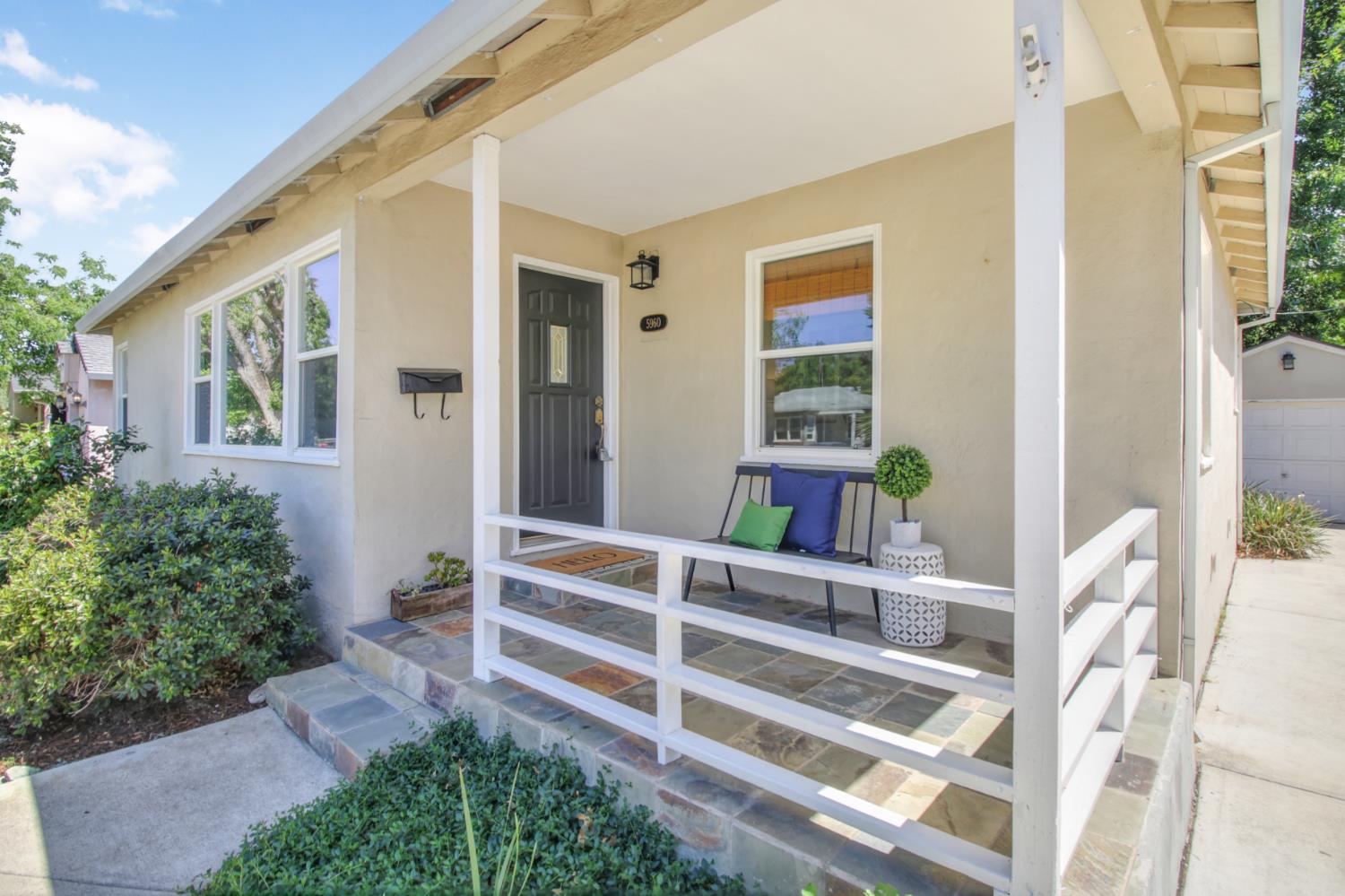 Detail Gallery Image 3 of 48 For 5960 12th Ave, Sacramento,  CA 95820 - 3 Beds | 1 Baths