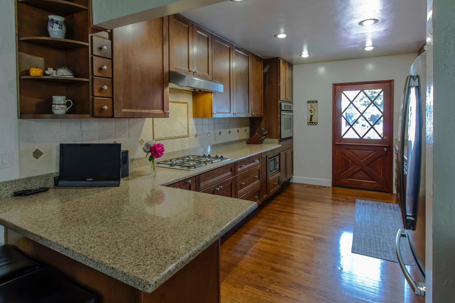 Detail Gallery Image 5 of 25 For 1997 Oxford St, Sacramento,  CA 95815 - 5 Beds | 3 Baths