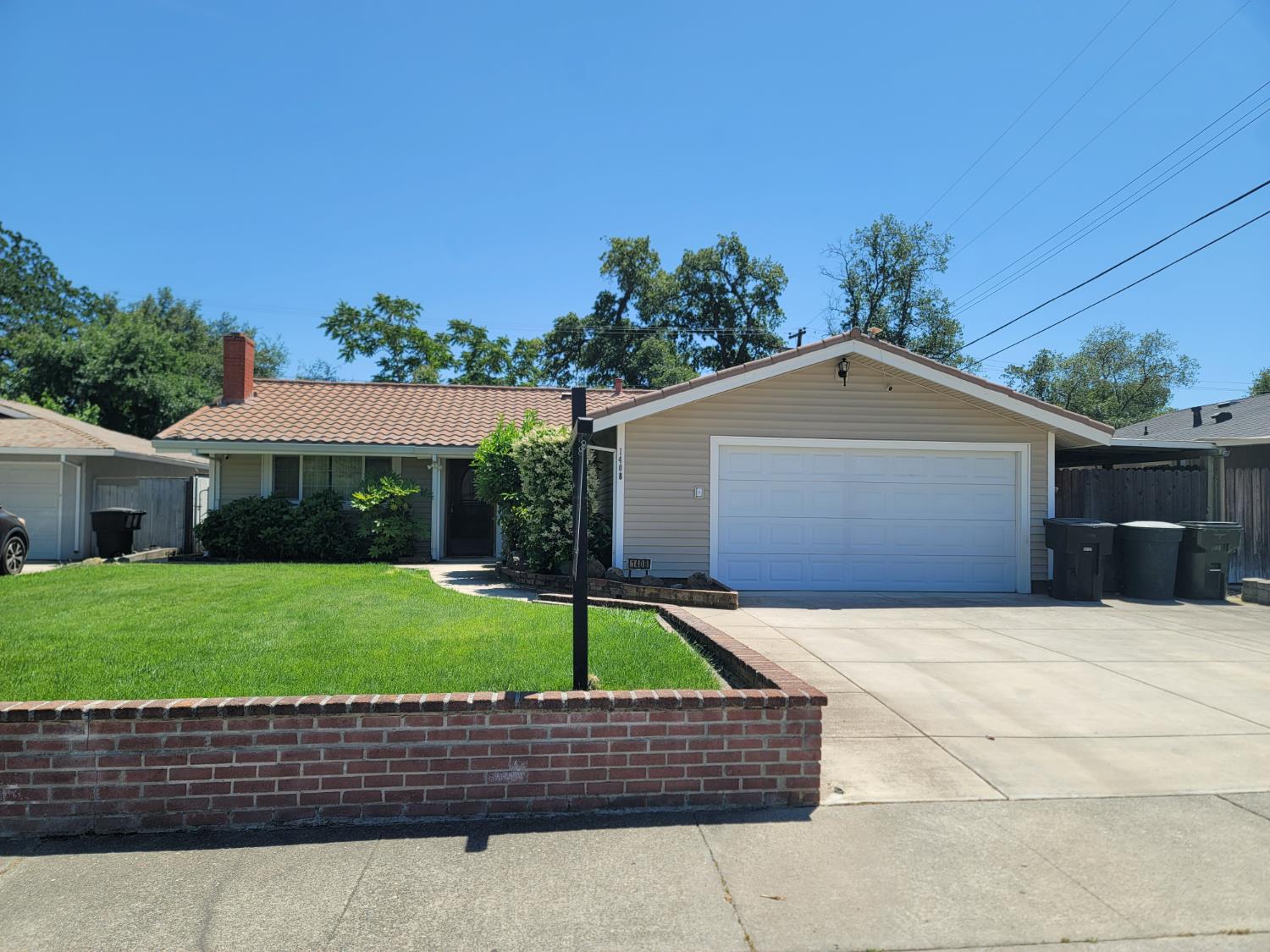 Detail Gallery Image 1 of 35 For 1408 Gregory Way, Roseville,  CA 95661 - 3 Beds | 2 Baths