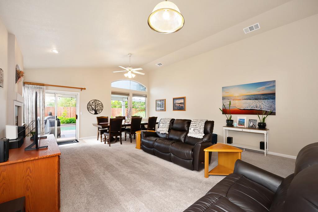 Detail Gallery Image 12 of 46 For 8958 Augustine Ct, Orangevale,  CA 95662 - 3 Beds | 2 Baths