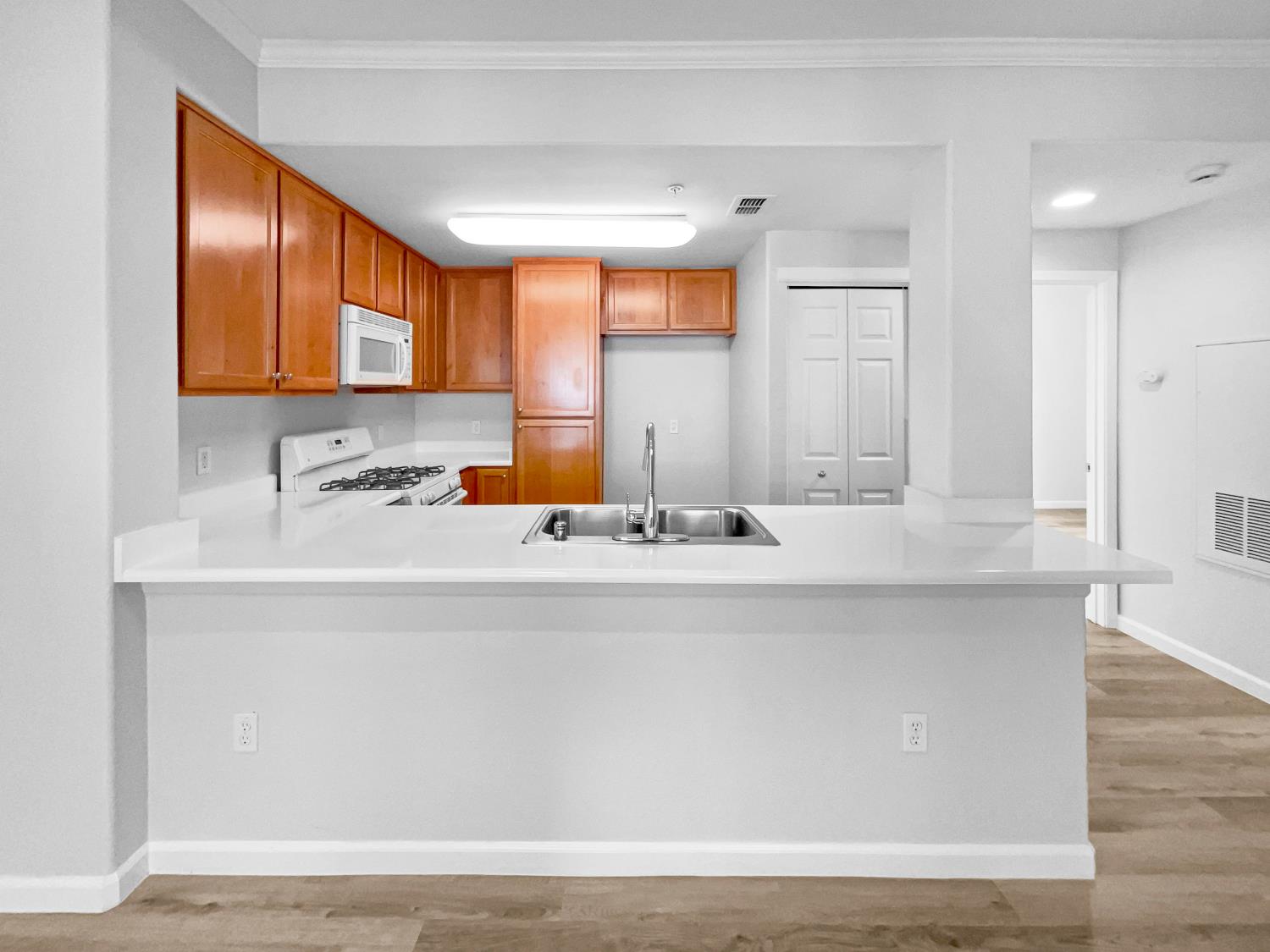 Detail Gallery Image 10 of 20 For 5201 Laguna Oaks Dr #5,  Elk Grove,  CA 95758 - 1 Beds | 1 Baths
