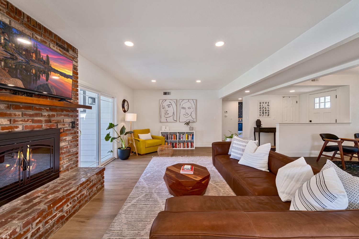 Detail Gallery Image 10 of 46 For 6469 Woodhills Way, Citrus Heights,  CA 95621 - 3 Beds | 2 Baths