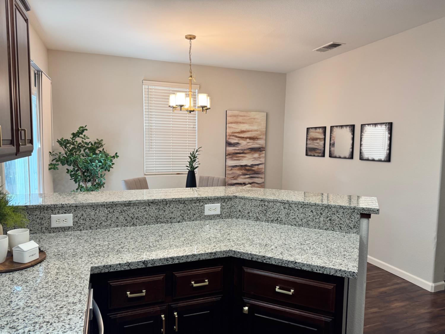 Detail Gallery Image 10 of 24 For 1983 Muscovy Rd, West Sacramento,  CA 95691 - 3 Beds | 2/1 Baths