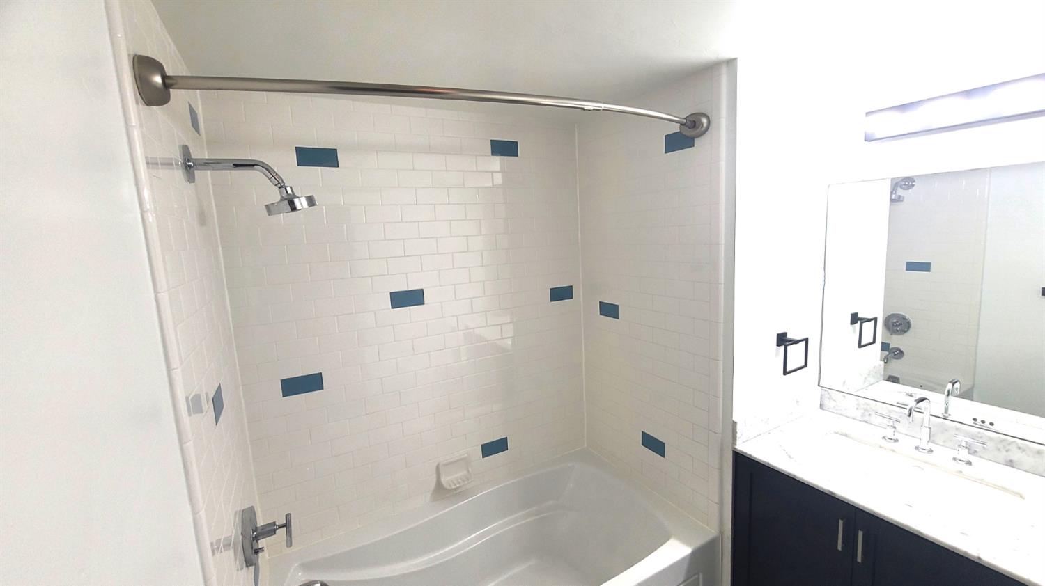 Detail Gallery Image 34 of 37 For 330 13th St 1a,  Oakland,  CA 94612 - 1 Beds | 1/1 Baths