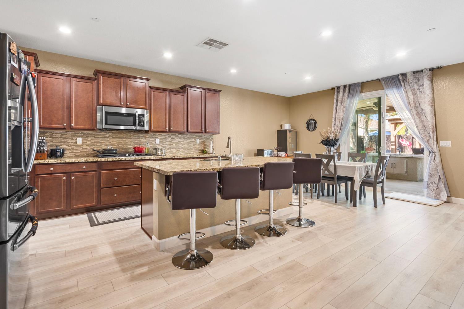 Detail Gallery Image 14 of 46 For 2317 Mathar Dr, Manteca,  CA 95337 - 5 Beds | 4/1 Baths