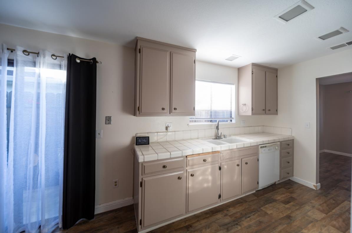 Detail Gallery Image 13 of 25 For 2253 Newbury Cir, Lodi,  CA 95240 - 3 Beds | 2 Baths