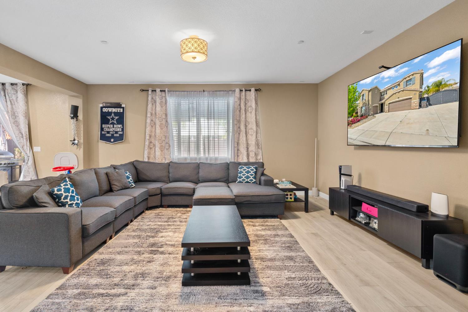 Detail Gallery Image 10 of 46 For 2317 Mathar Dr, Manteca,  CA 95337 - 5 Beds | 4/1 Baths