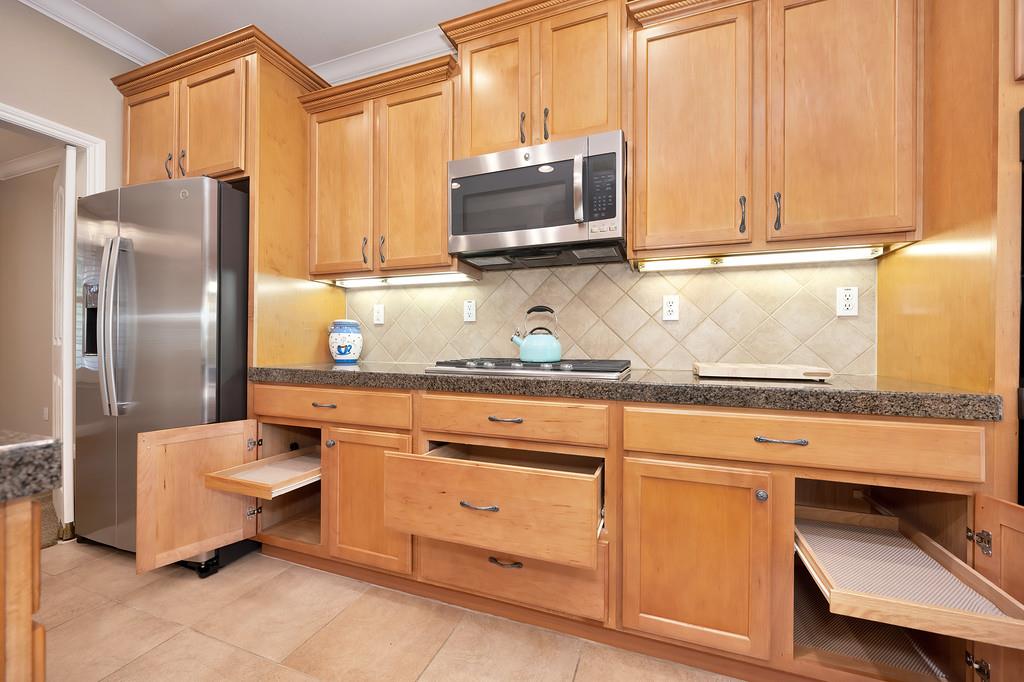 Detail Gallery Image 16 of 99 For 5730 Palmera Ln, Sacramento,  CA 95835 - 2 Beds | 2 Baths