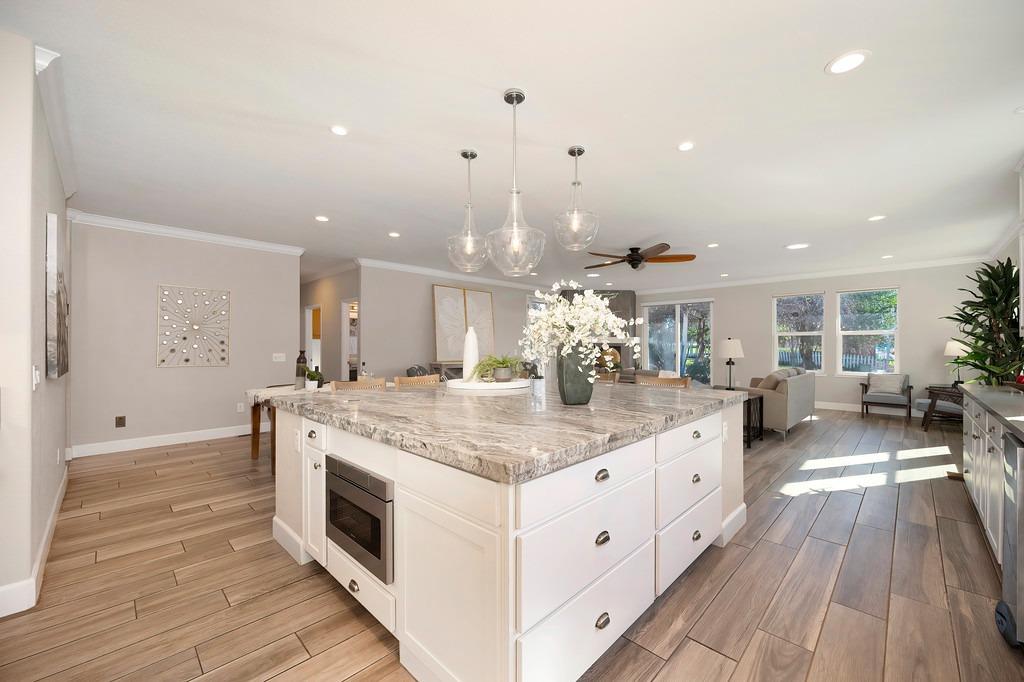 Detail Gallery Image 18 of 92 For 3710 Sutter Hill Ln, Carmichael,  CA 95608 - 4 Beds | 3/1 Baths