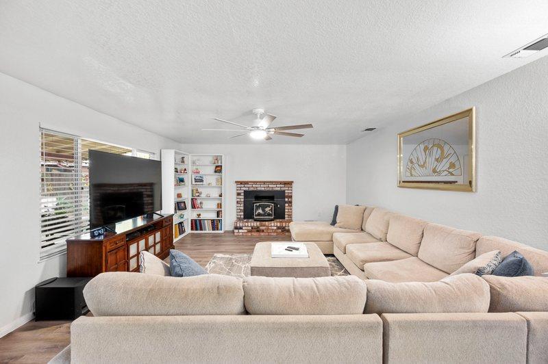 Detail Gallery Image 11 of 26 For 1207 Huntington Pl, Manteca,  CA 95336 - 4 Beds | 2 Baths