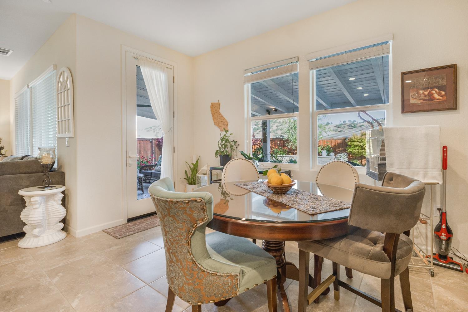 Detail Gallery Image 7 of 29 For 21244 Grapevine, Patterson,  CA 95363 - 4 Beds | 3 Baths