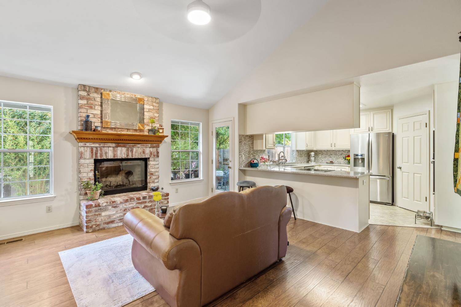 Amber Oaks Court, Fair Oaks, California image 21