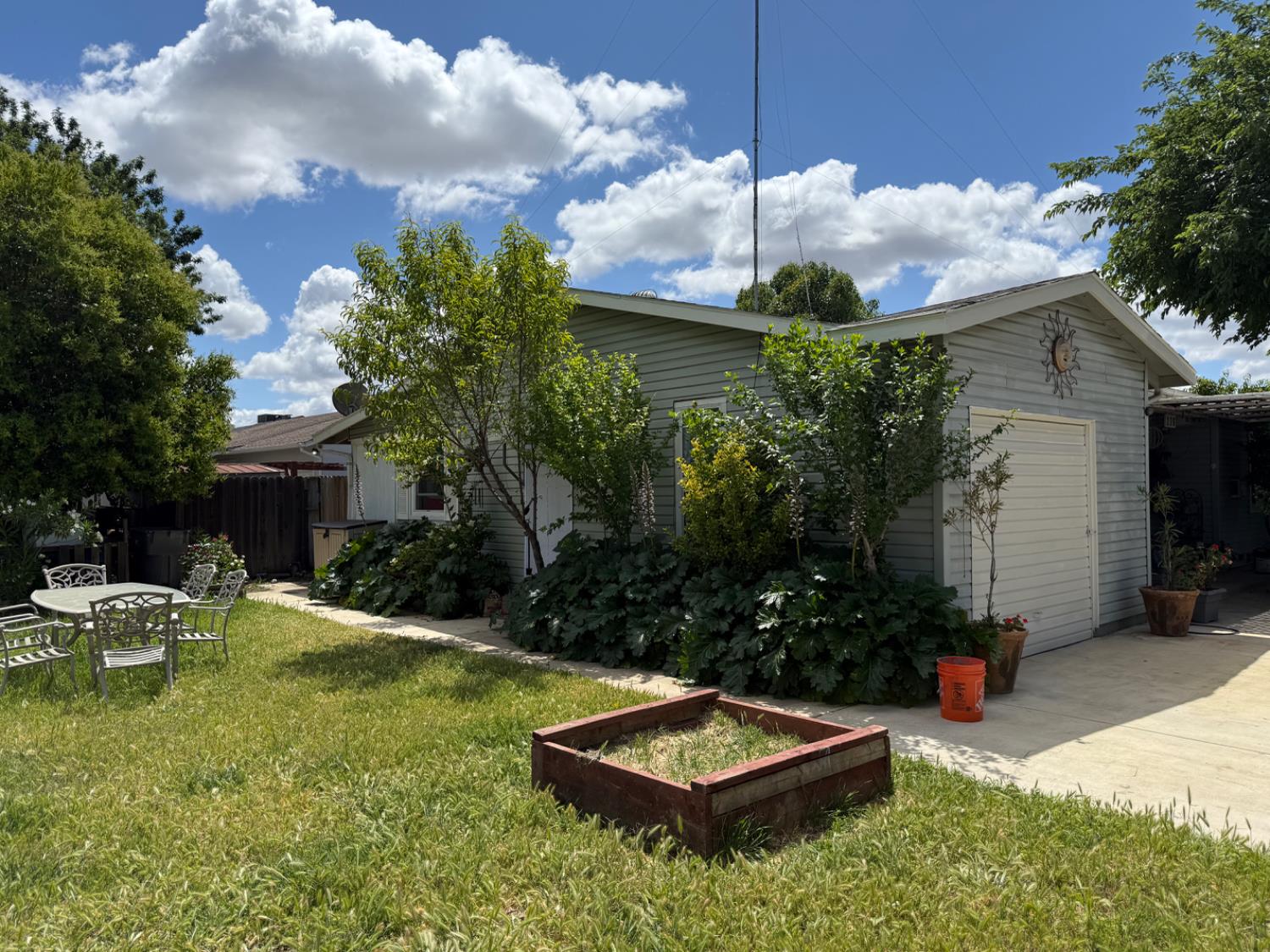 Detail Gallery Image 2 of 5 For 116 Frost Dr, Woodland,  CA 95695 - 2 Beds | 1 Baths