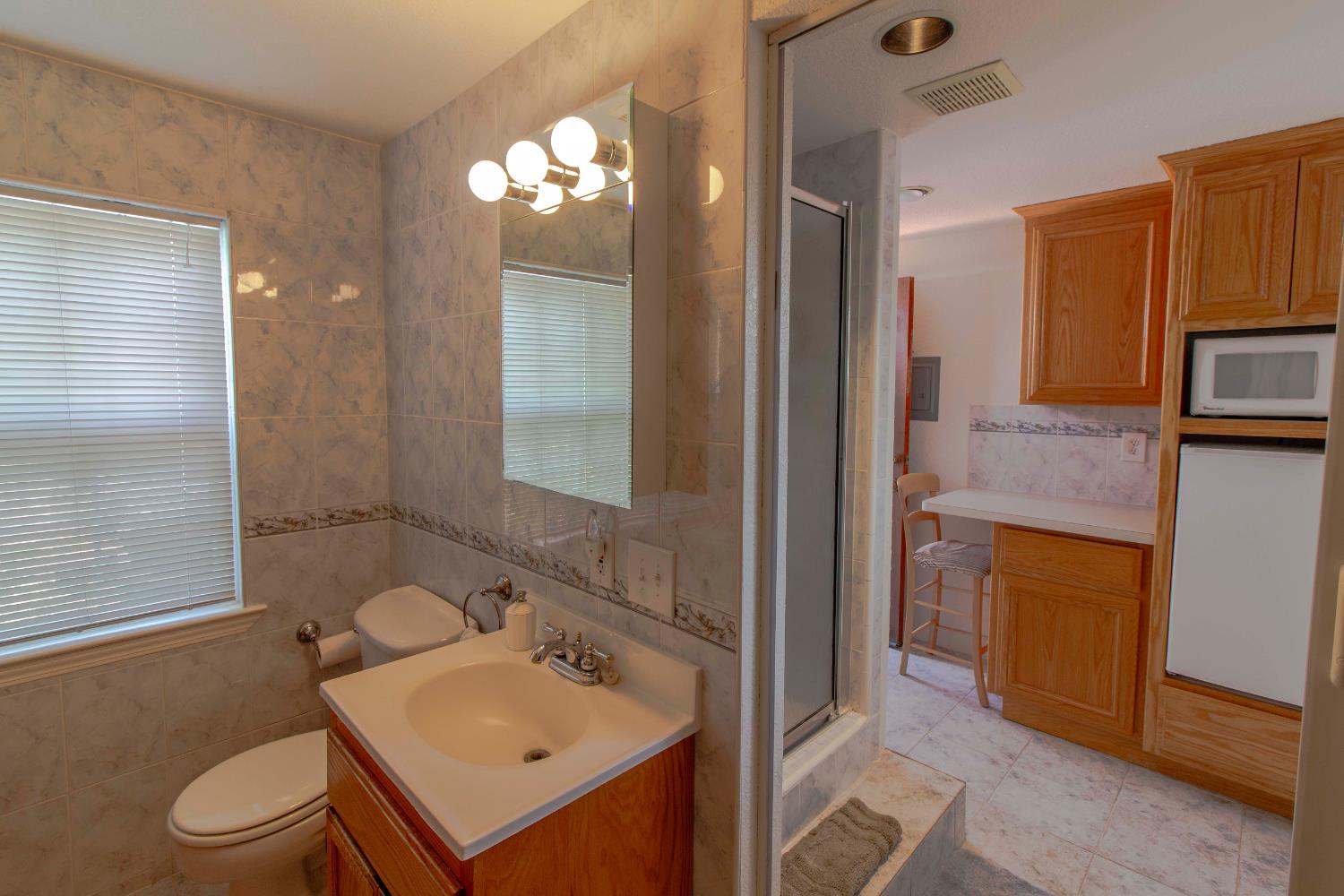 Detail Gallery Image 25 of 25 For 1997 Oxford St, Sacramento,  CA 95815 - 5 Beds | 3 Baths