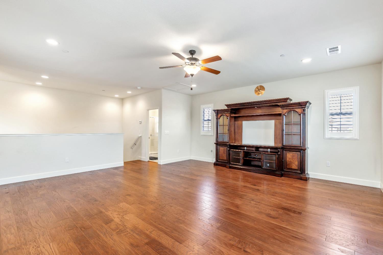 Detail Gallery Image 27 of 41 For 1587 Como Dr, Manteca,  CA 95337 - 3 Beds | 3/1 Baths