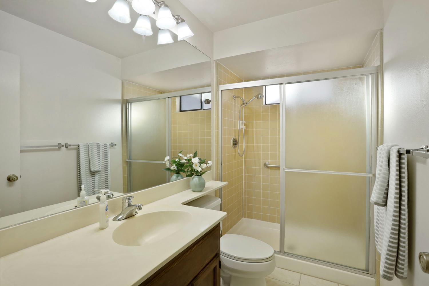 Detail Gallery Image 12 of 19 For 4657 Winding River Cir, Stockton,  CA 95219 - 3 Beds | 2 Baths
