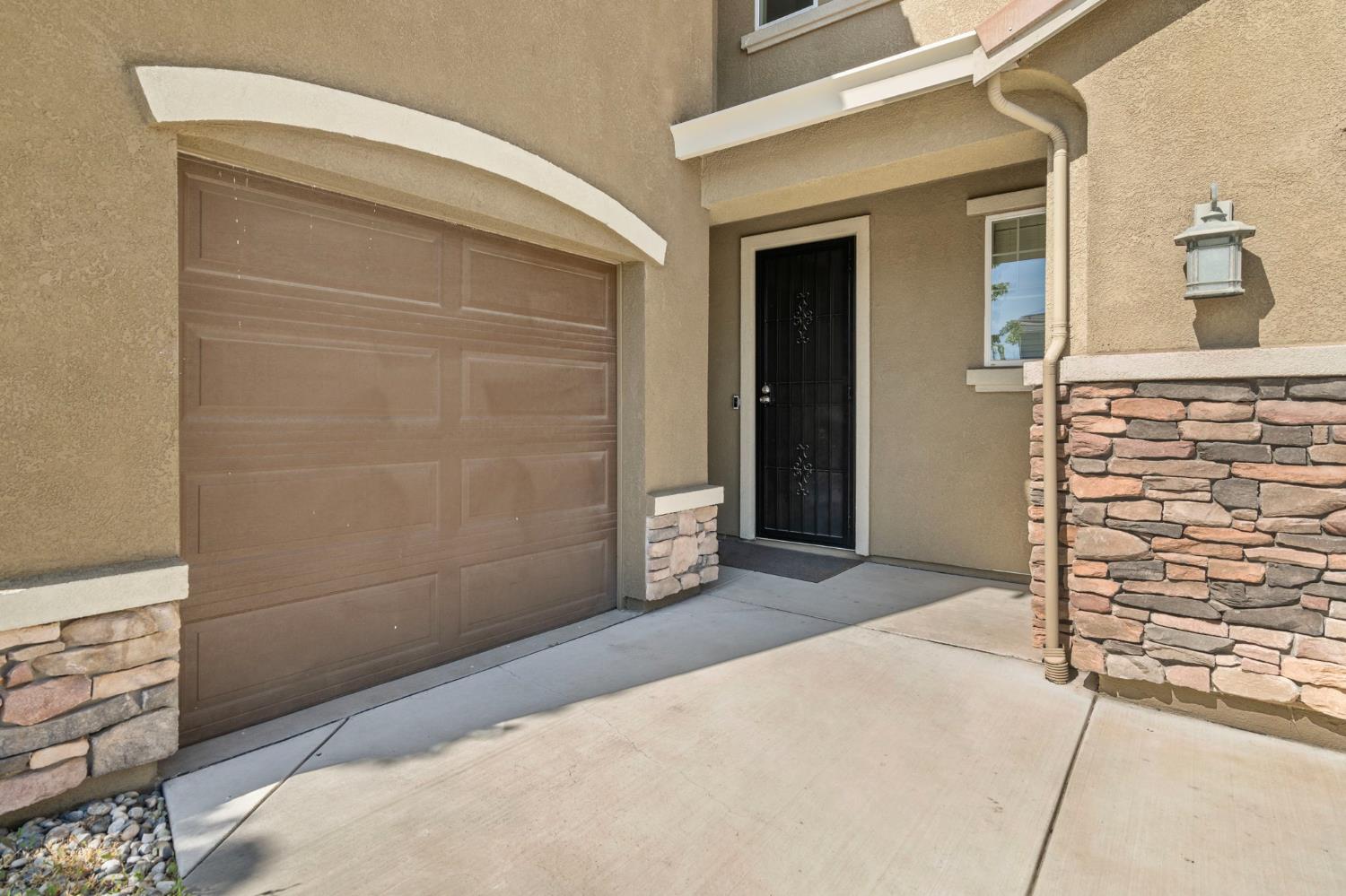 Detail Gallery Image 4 of 46 For 2317 Mathar Dr, Manteca,  CA 95337 - 5 Beds | 4/1 Baths