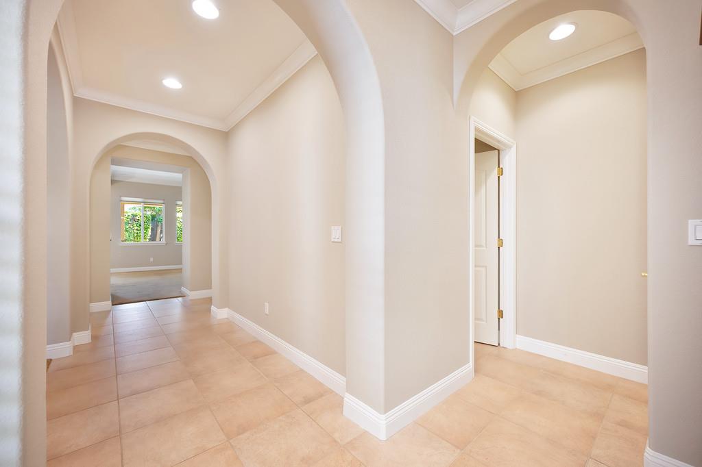Detail Gallery Image 6 of 99 For 5730 Palmera Ln, Sacramento,  CA 95835 - 2 Beds | 2 Baths