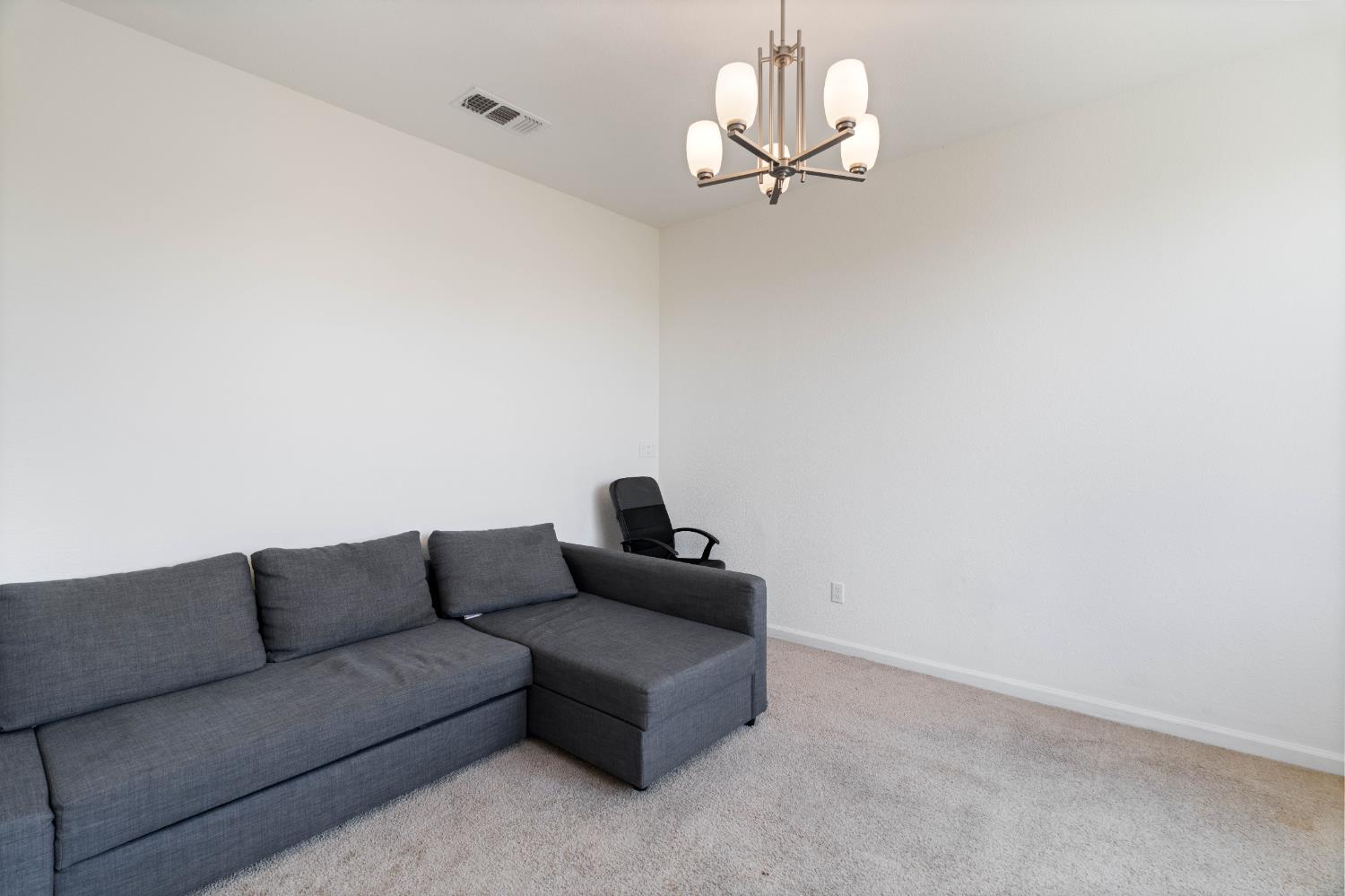 Detail Gallery Image 22 of 61 For 7753 Finnhorse Way, Sacramento,  CA 95828 - 4 Beds | 3 Baths
