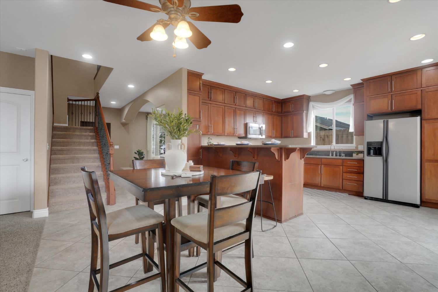 Dorchester Circle, Lodi, California image 7