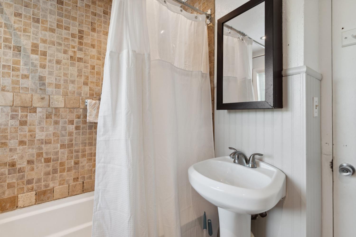 Detail Gallery Image 10 of 21 For 3935 Sunny Rd, Stockton,  CA 95215 - 3 Beds | 1/1 Baths