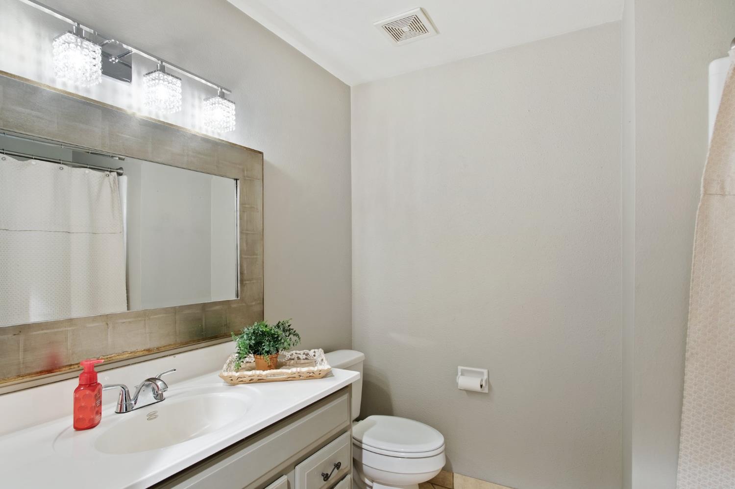 Detail Gallery Image 13 of 23 For 2416 Annhurst Ave, Turlock,  CA 95382 - 3 Beds | 2 Baths
