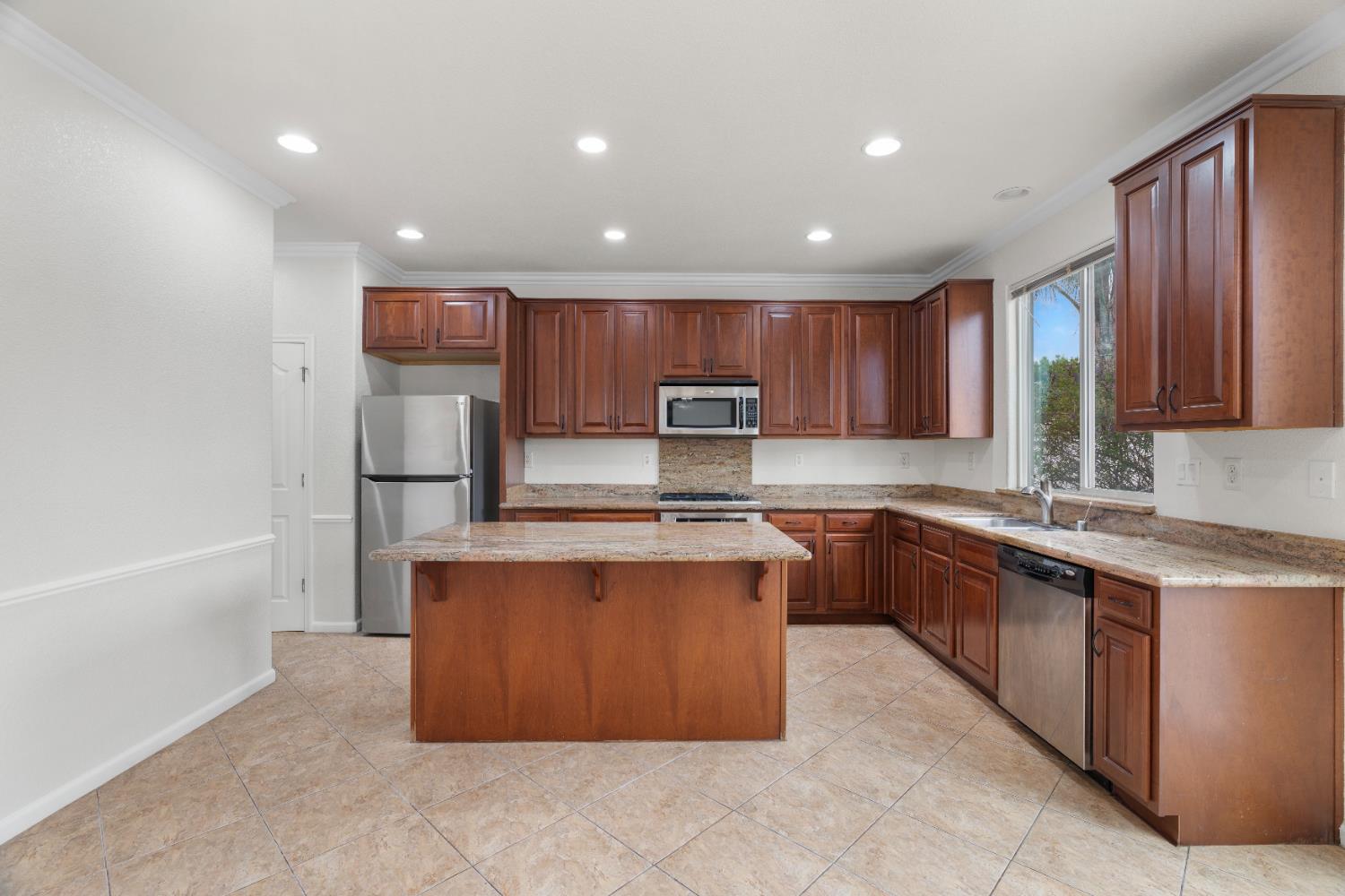 Detail Gallery Image 12 of 39 For 17636 Red Barley Ct, Lathrop,  CA 95330 - 3 Beds | 2/1 Baths