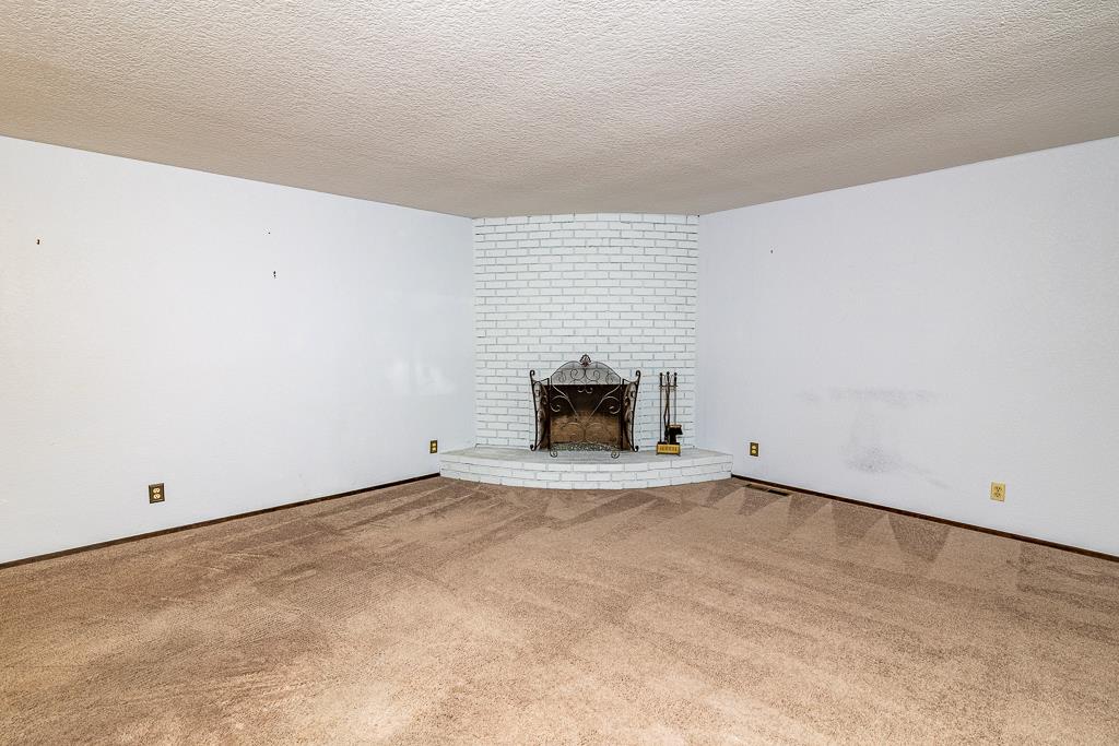 Detail Gallery Image 9 of 46 For 421 Becky Way, Waterford,  CA 95386 - 3 Beds | 2 Baths