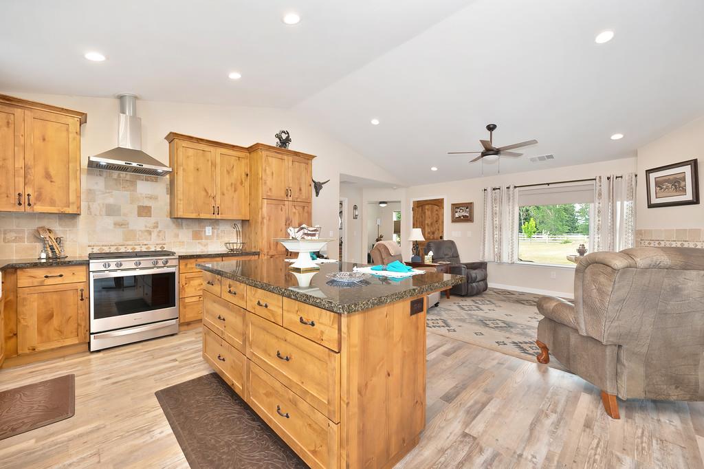 Detail Gallery Image 20 of 87 For 24684 N Watkinson Rd, Acampo,  CA 95220 - 2 Beds | 2 Baths
