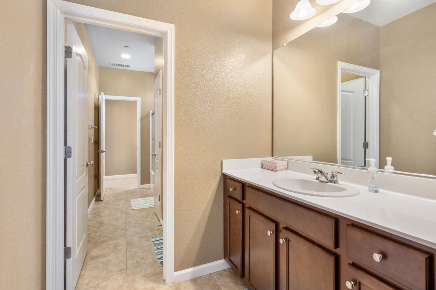 Detail Gallery Image 26 of 46 For 2317 Mathar Dr, Manteca,  CA 95337 - 5 Beds | 4/1 Baths