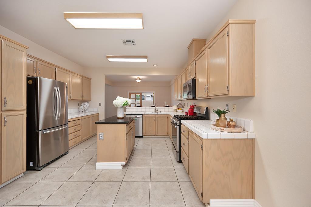 Detail Gallery Image 24 of 78 For 1341 Trevor Ct, Roseville,  CA 95678 - 4 Beds | 2/1 Baths