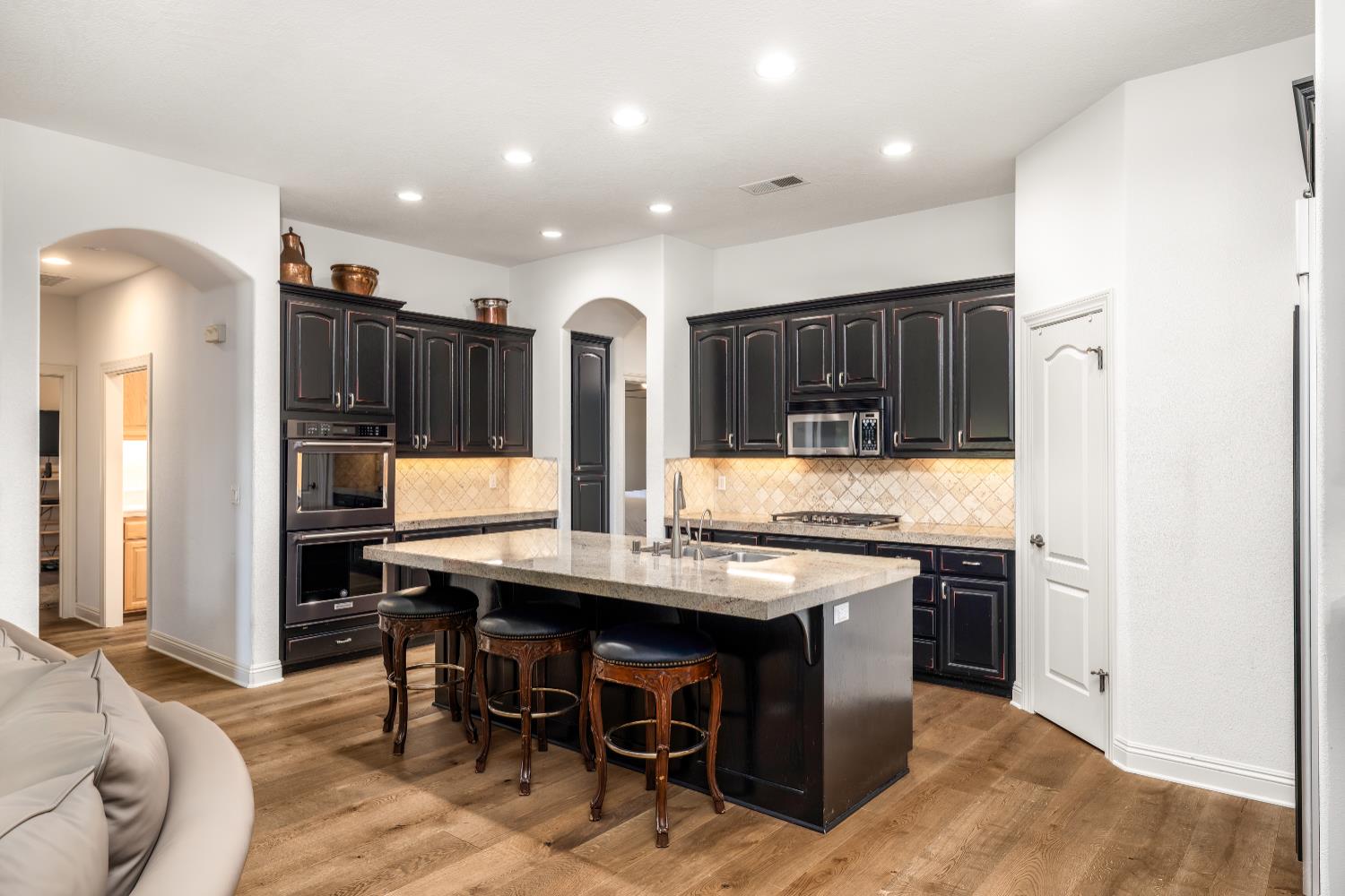 Detail Gallery Image 12 of 60 For 8706 N Oaks Dr, Oakdale,  CA 95361 - 4 Beds | 4/1 Baths