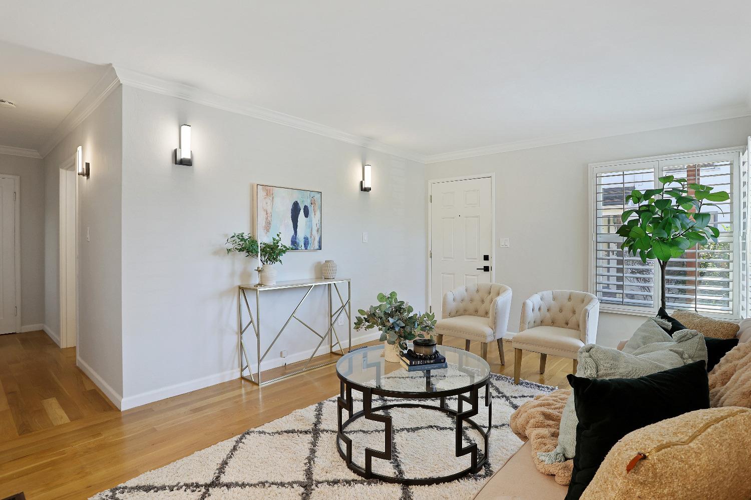 Detail Gallery Image 5 of 27 For 1644 San Pablo Ave #D,  Berkeley,  CA 94702 - 1 Beds | 1 Baths