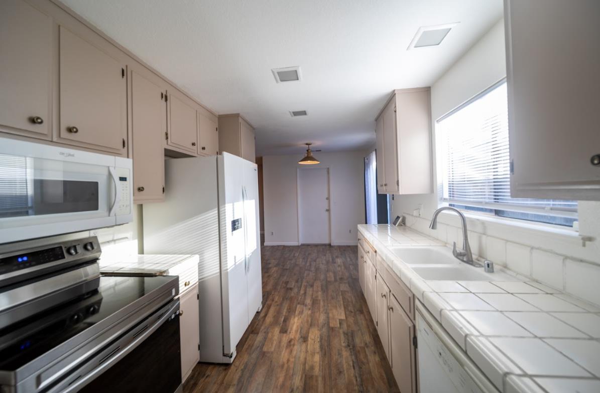 Detail Gallery Image 12 of 25 For 2253 Newbury Cir, Lodi,  CA 95240 - 3 Beds | 2 Baths