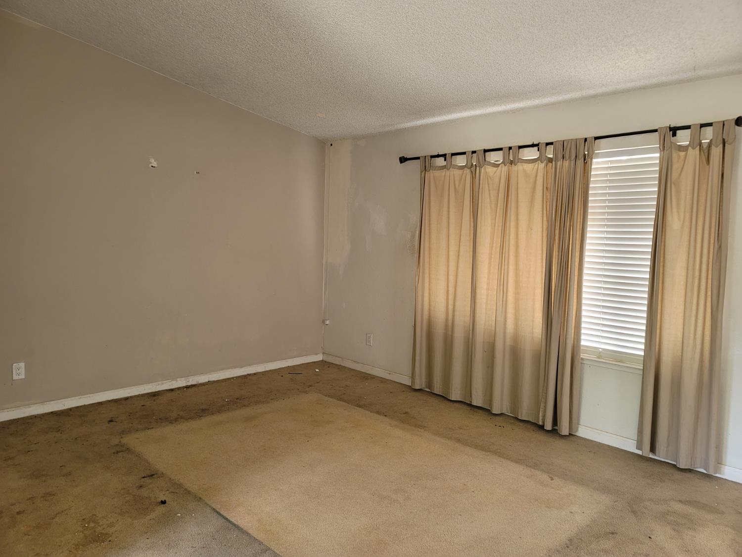 Loorz Court, Sacramento, California image 3