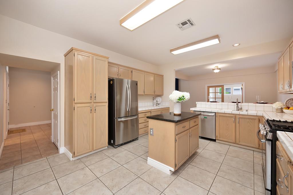 Detail Gallery Image 25 of 78 For 1341 Trevor Ct, Roseville,  CA 95678 - 4 Beds | 2/1 Baths