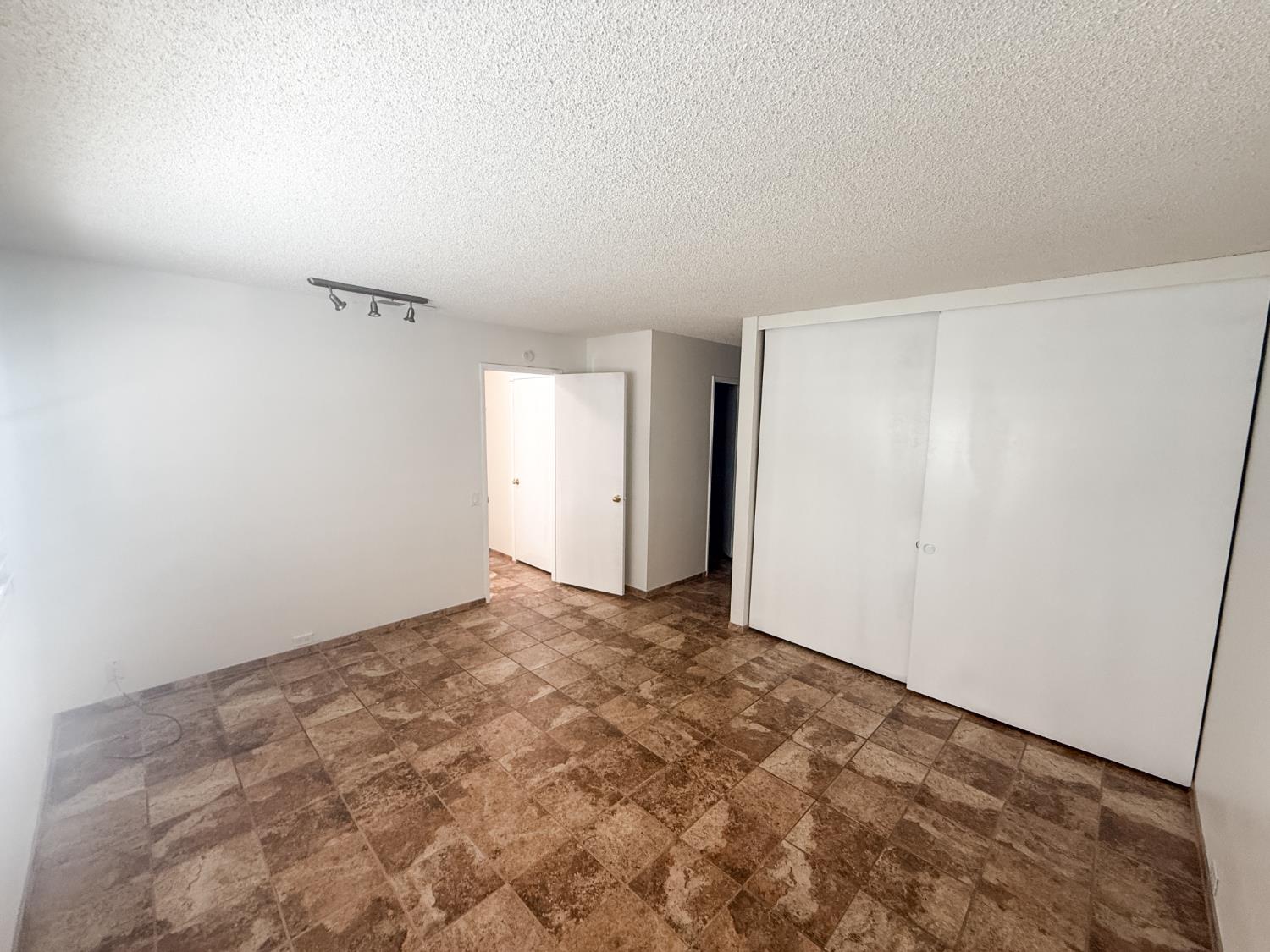 Detail Gallery Image 10 of 17 For 613 Woodside Sierra #5,  Sacramento,  CA 95825 - 1 Beds | 1 Baths