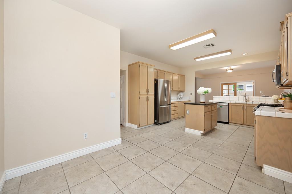 Detail Gallery Image 22 of 78 For 1341 Trevor Ct, Roseville,  CA 95678 - 4 Beds | 2/1 Baths
